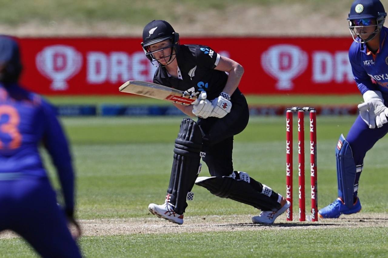 Lauren Down pushes one towards mid-on, New Zealand vs India, 5th women's ODI, Queenstown, February 24, 2022