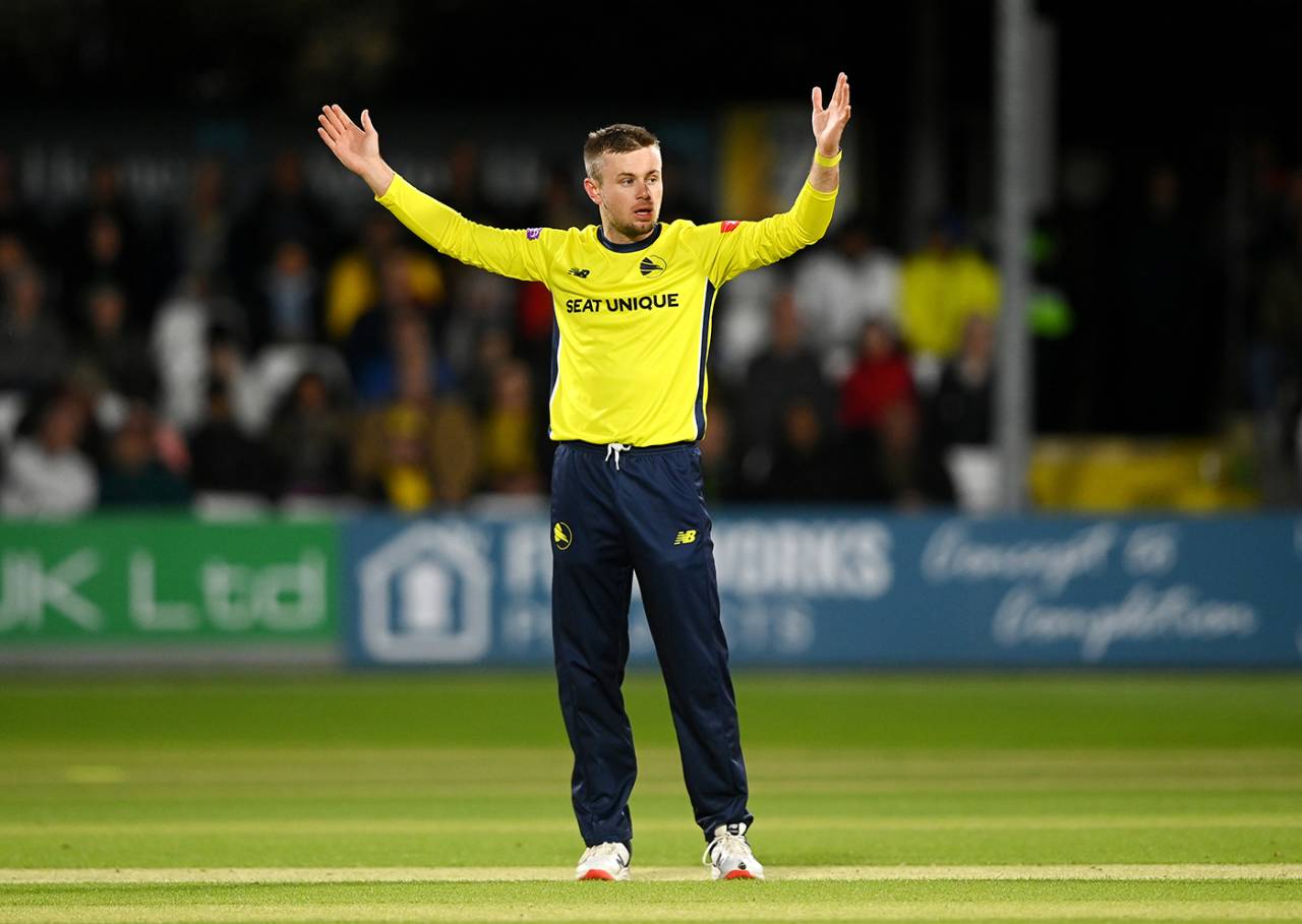 Mason Crane is frustrated after an appeal is turned down, Essex vs Hampshire, Vitality Blast, Chelmsford, May 31, 2022