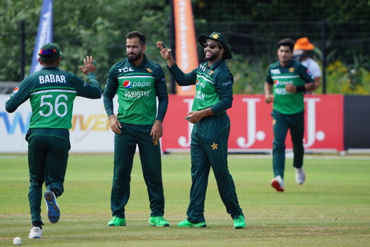 Mohammad Nawaz was named Player of the Match for his 3 for 42&nbsp;&nbsp;&bull;&nbsp;&nbsp;KNCB/Gerhard van der Laarse