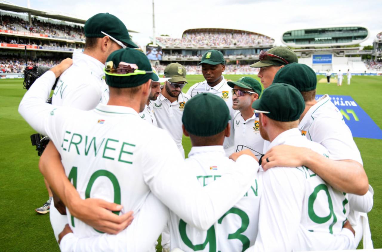 Dean Elgar sends the message across before taking the field, England vs South Africa, 1st Test, Lord's, London, 3rd day, August 19, 2022