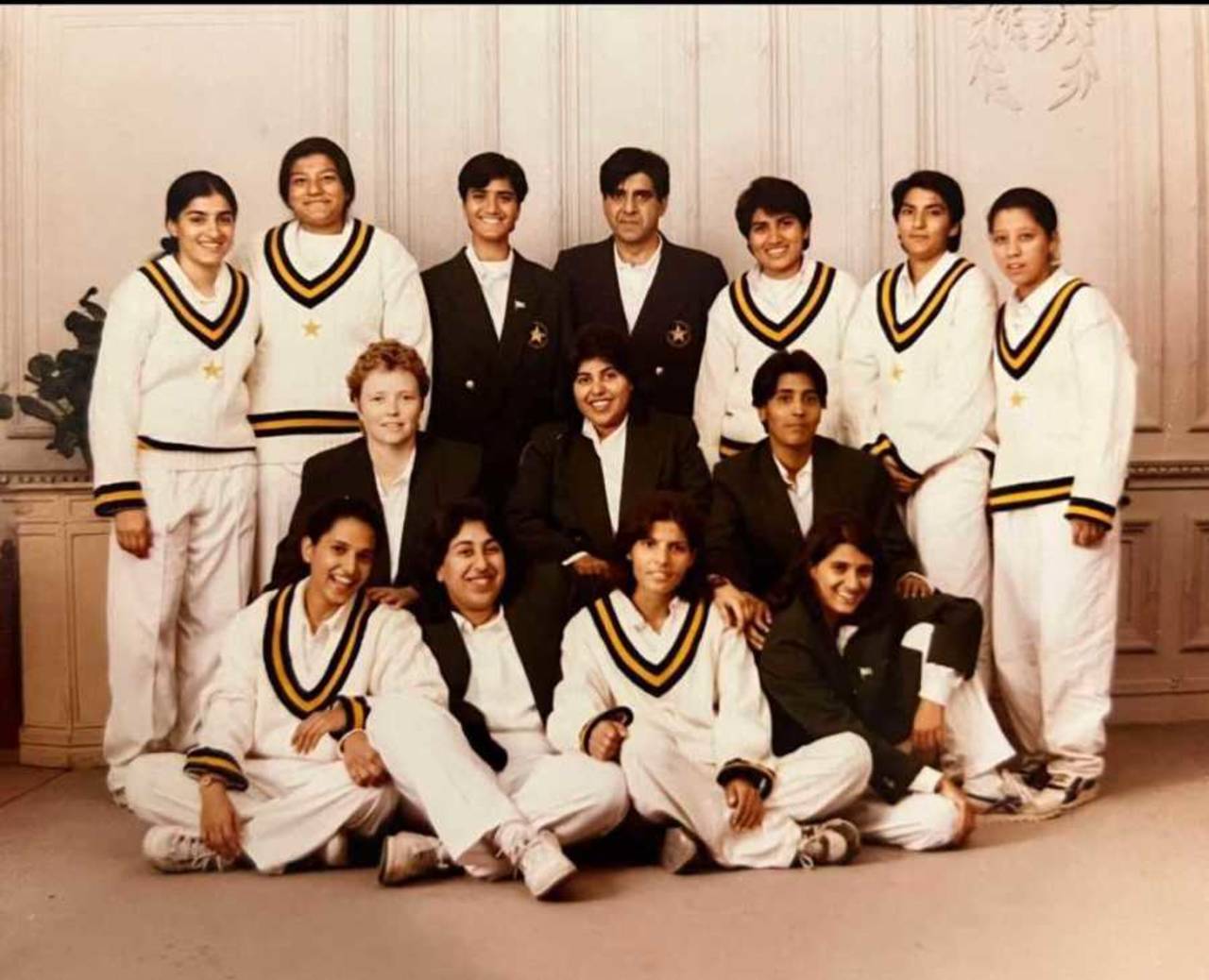 The 1997 World Cup squad with captain Shaiza Khan (seated, centre), vice-captain Kiran Baluch (standing, extreme left) and coach Jodie Davis (middle row, left)&nbsp;&nbsp;&bull;&nbsp;&nbsp;Courtesy of Kiran Baluch