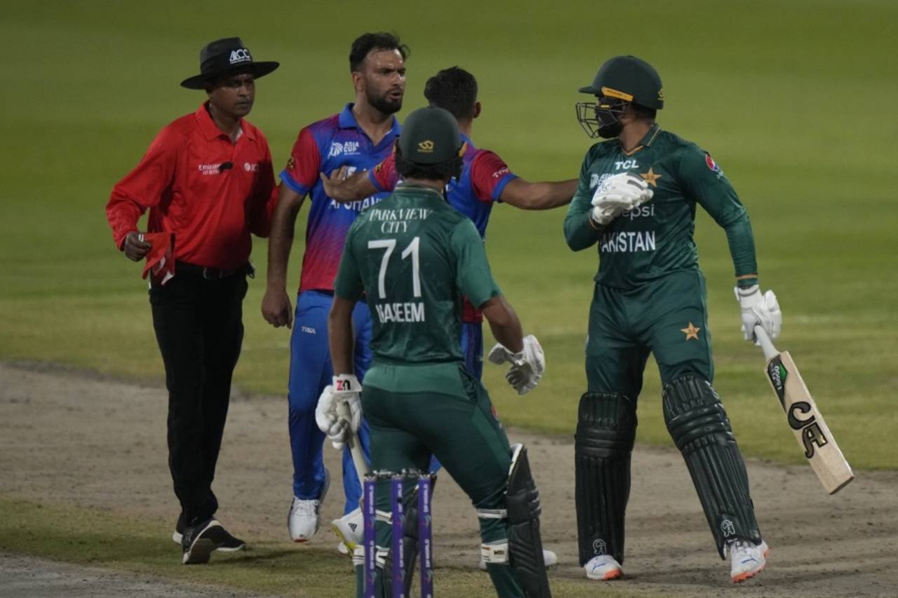 Fareed Ahmad and Asif Ali had to be separated as tempers flared in the middle, Afghanistan vs Pakistan, Asia Cup Super 4s, Sharjah, September 7, 2022