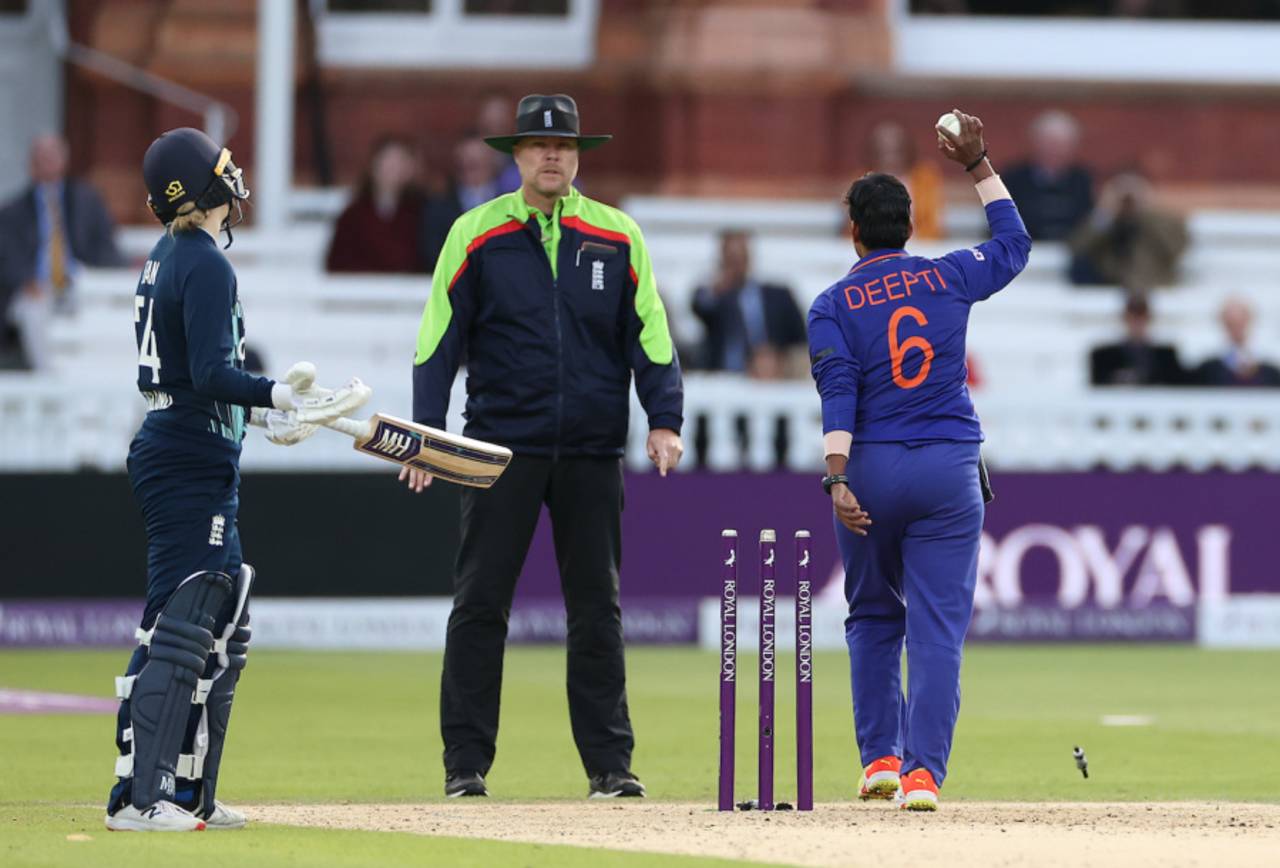 Deepti Sharma runs out Charlie Dean backing up at the non-striker's end, England vs India, 3rd ODI, Lord's, London, September 24, 2022