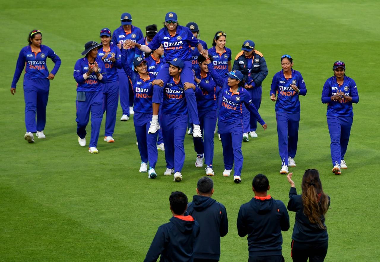 A last goodbye to Jhulan Goswami's fans, on the shoulders of her team-mates&nbsp;&nbsp;&bull;&nbsp;&nbsp;ECB/Getty Images