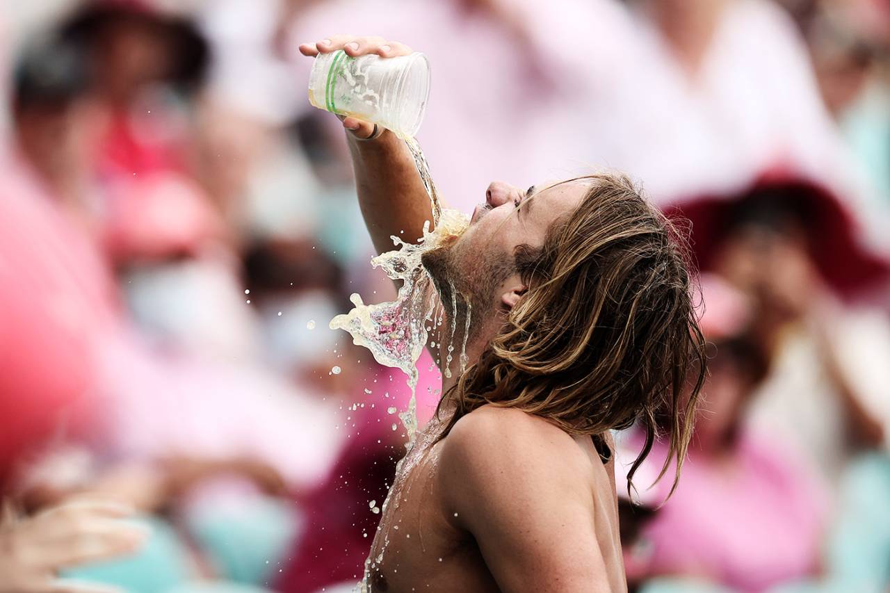 A fan drinks beer, Australia vs England, Men's Ashes, 4th Test, 3rd day, Sydney, January 7, 2022