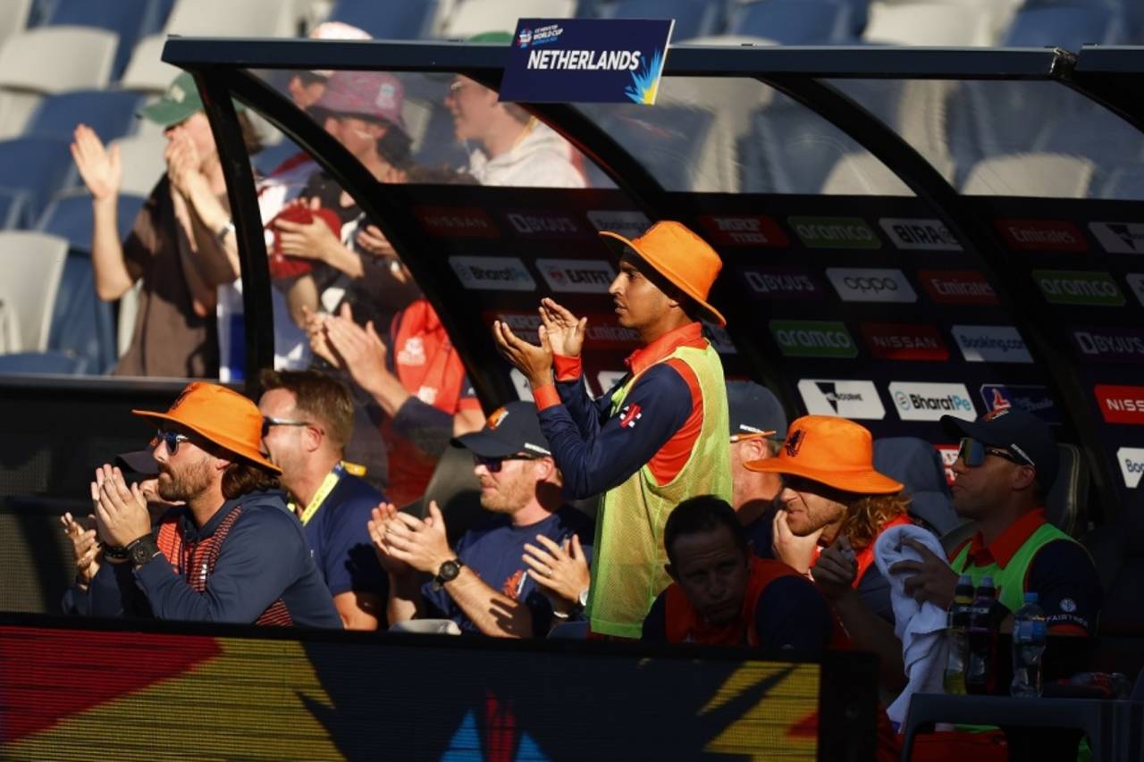 The Netherlands dugout applaud after a nervy chase, Namibia vs Netherlands, T20 World Cup 2022, First Round, Geelong, October 18, 2022
