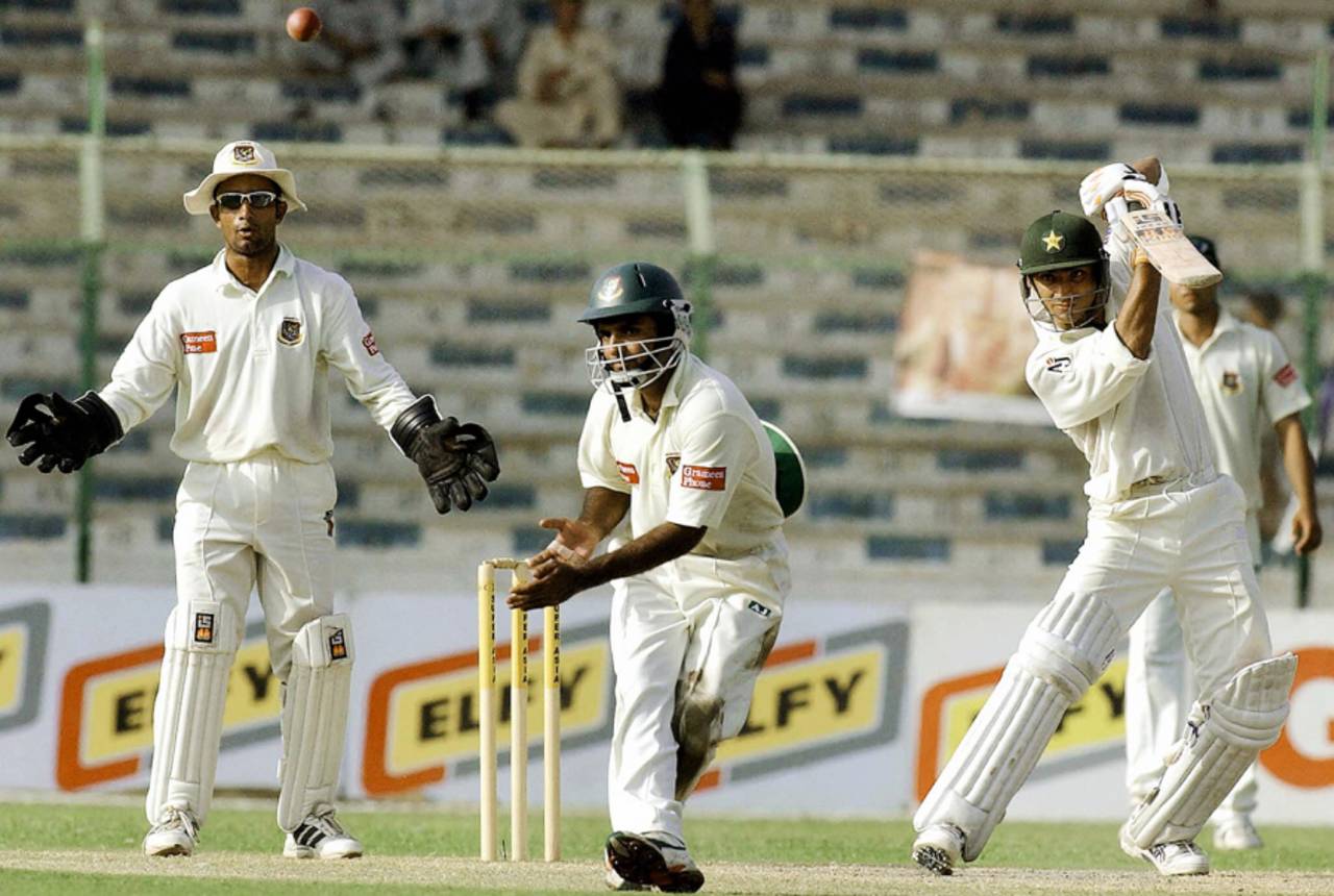 Yasir Hameed drives on his way to his second hundred of the match, Pakistan vs Bangladesh, 1st Test, Karachi, 4th day, August 23, 2003
