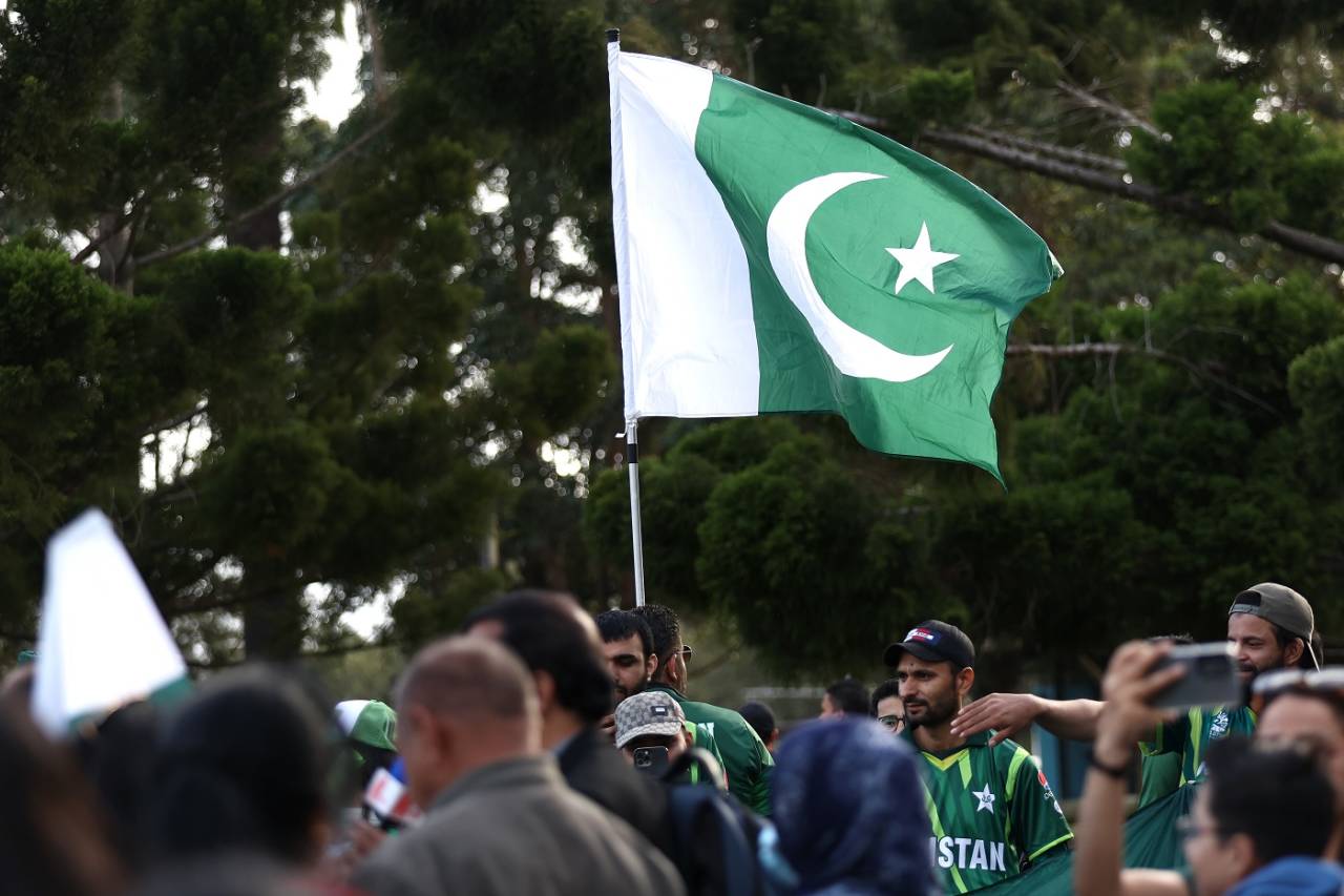 The Pakistan flag flies high in Sydney, Pakistan vs South Africa, ICC Men's T20 World Cup 2022, Sydney, November 3, 2022