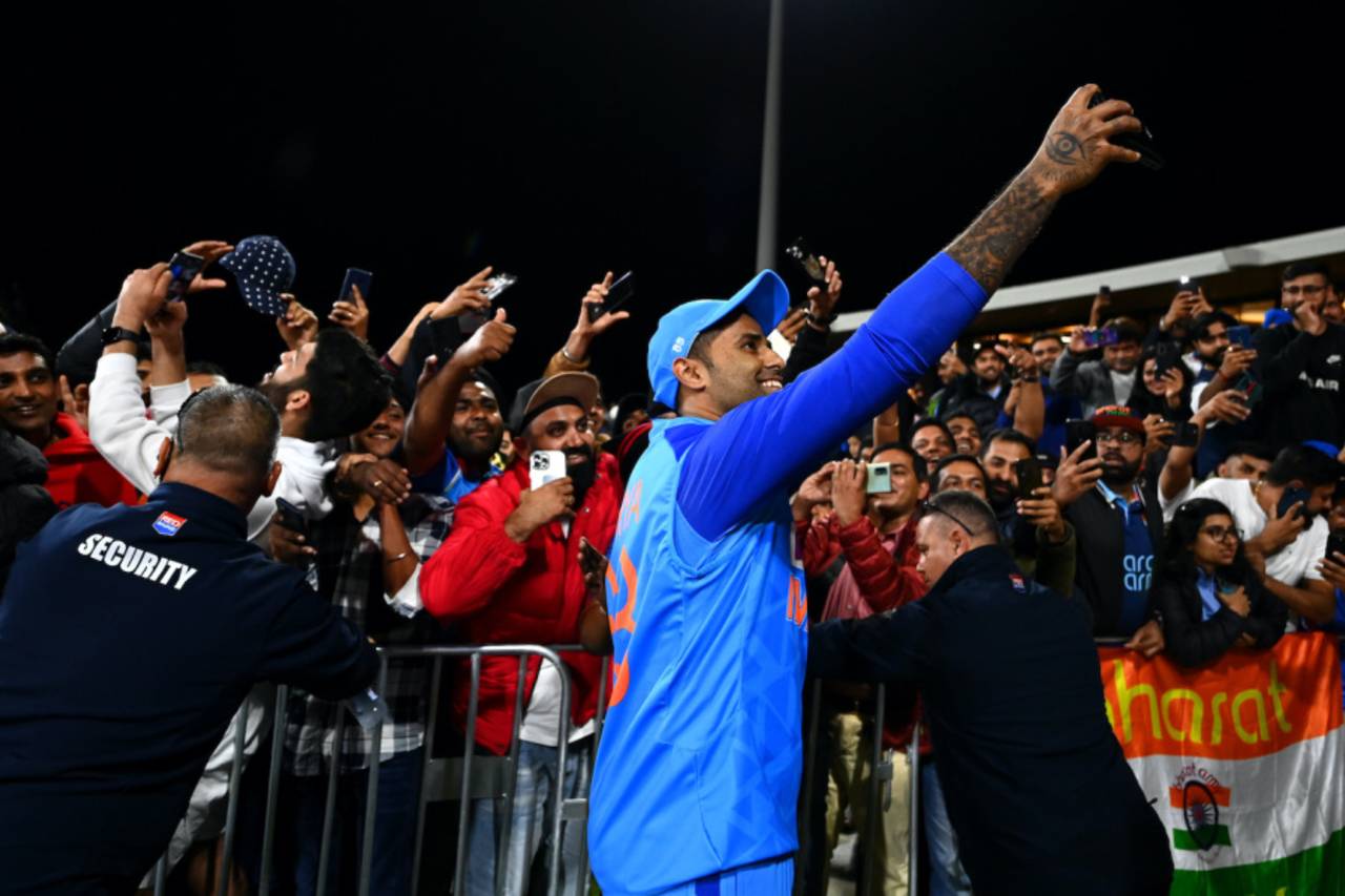 Suryakumar Yadav takes a behind-the-wicket selfie with fans, New Zealand vs India, 2nd T20I, Mount Maunganui, November 20, 2022
