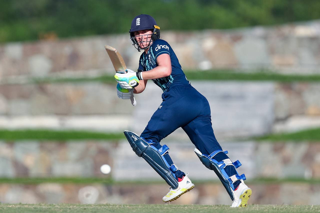 Nat Sciver sets off for a run, West Indies Women vs England Women, 3rd ODI, Antigua, December 9, 2022