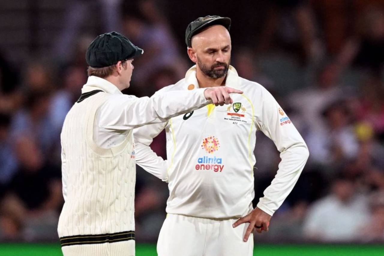 Steven Smith and Nathan Lyon discuss field settings, Australia vs West Indies, 2nd Test, Adelaide, 3rd Day, December 10, 2022