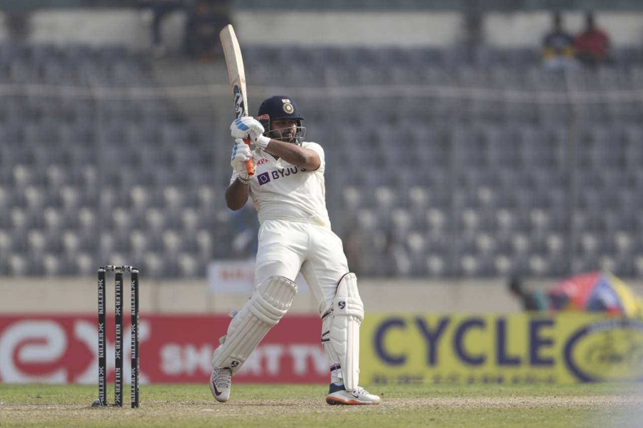 Rishabh Pant plays a pull, Bangladesh vs India, 2nd Test, Mirpur, 2nd day, December 23, 2022