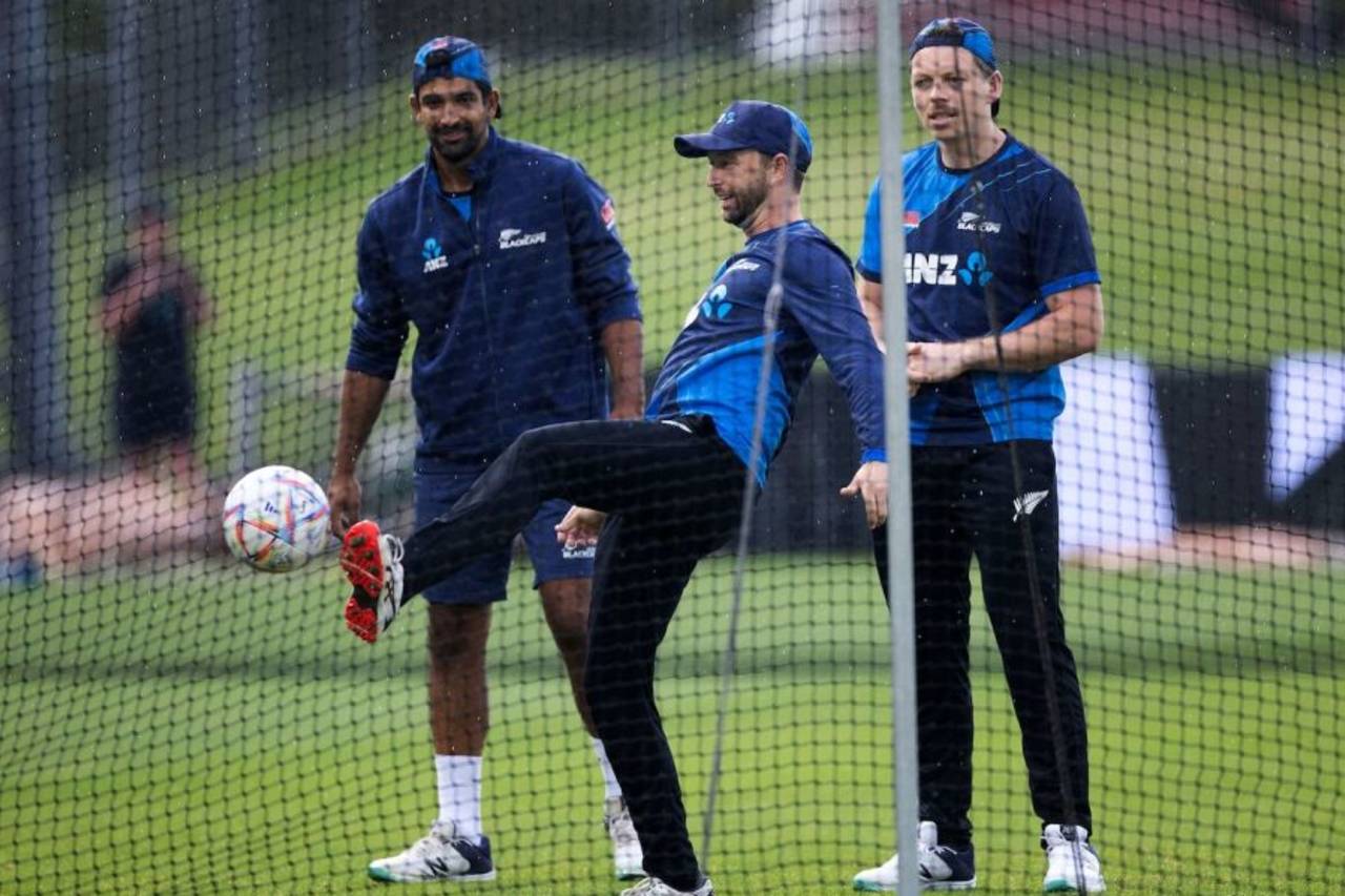 Bracewell (at right) with Ish Sodhi: unlike Sodhi and Mitchell Santner, his spin mates in the New Zealand line-up, Bracewell is big on using drift&nbsp;&nbsp;&bull;&nbsp;&nbsp;Marty Melville/AFP/Getty Images