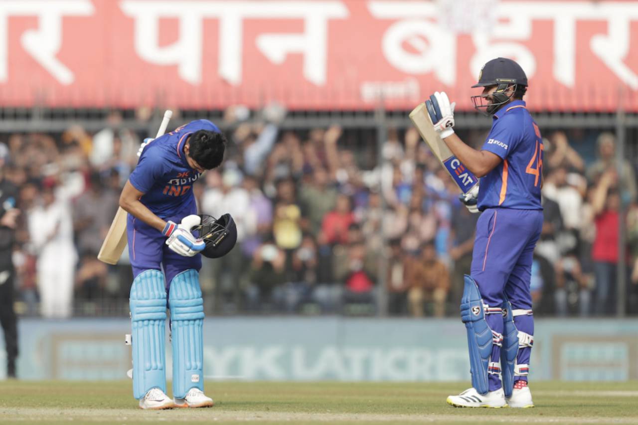 Rohit Sharma applauds Shubman Gill on his century, India vs New Zealand, 3rd ODI, Indore, January 24, 2023