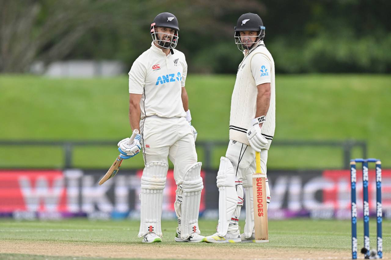 Daryl Mitchell and Colin de Grandhomme chat in the middle, New Zealand vs South Africa, 2nd Test, Christchurch, 3rd day, February 27, 2022