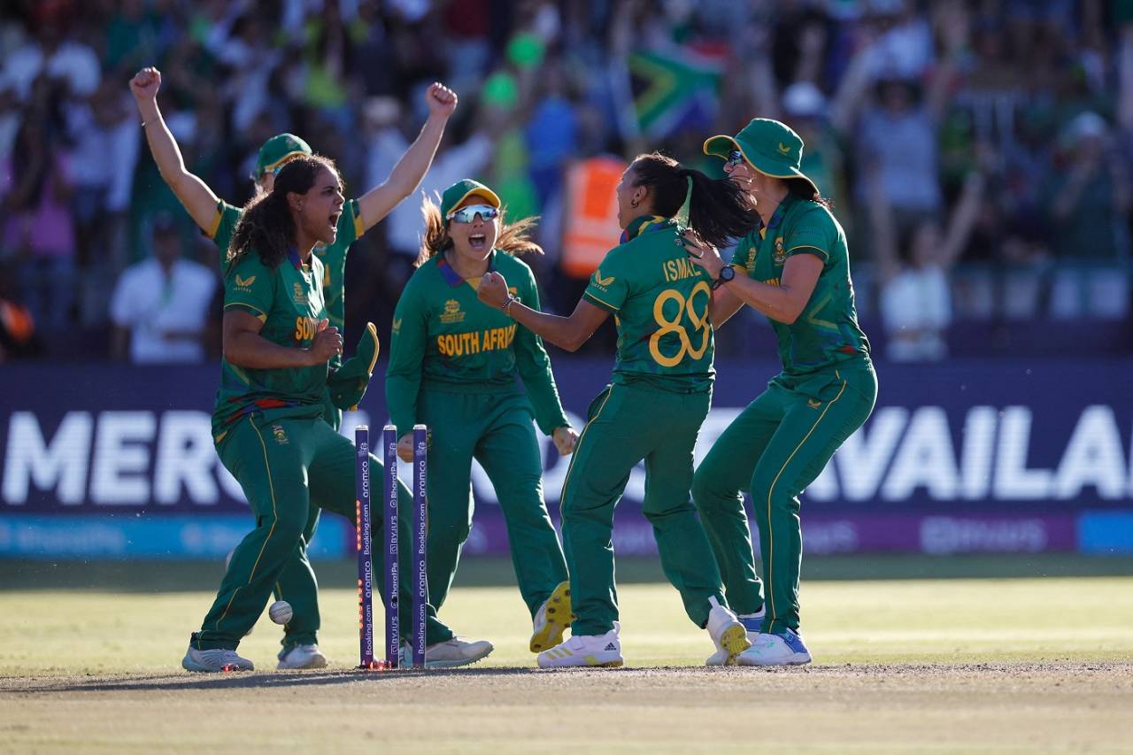 South Africa players celebrate after sealing victory, England vs South Africa, Women's T20 World Cup, semi-final, Cape Town, February 24, 2023