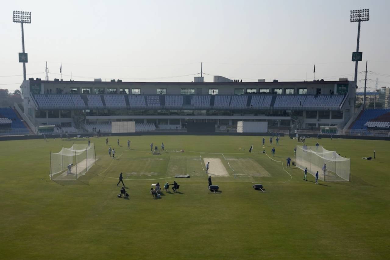 The Rawalpindi pitch for the England Test in 2022. Below average? Okay. No, wait…