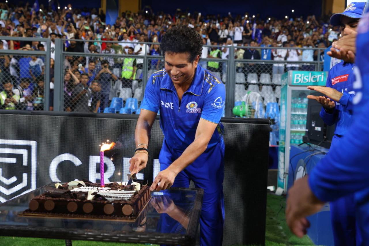 Sachin Tendulkar, who turns 50 in a couple of days, cuts a cake before the start of the match, Mumbai Indians vs Punjab Kings, IPL 2023, Mumbai, April 22, 2023