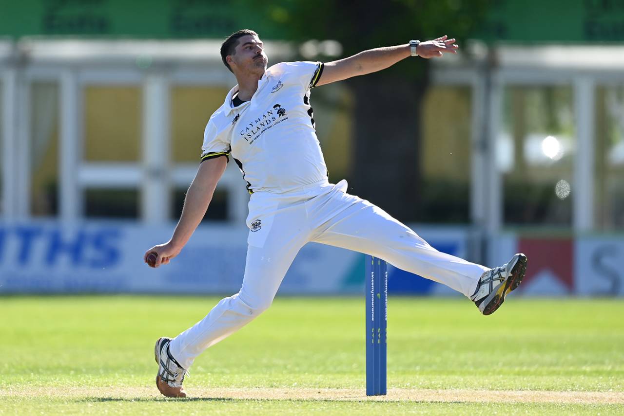 Marchant de Lange prepares to unleash, Worcestershire vs Gloucestershire, County Championship, Division Two, New Road, April 20, 2023