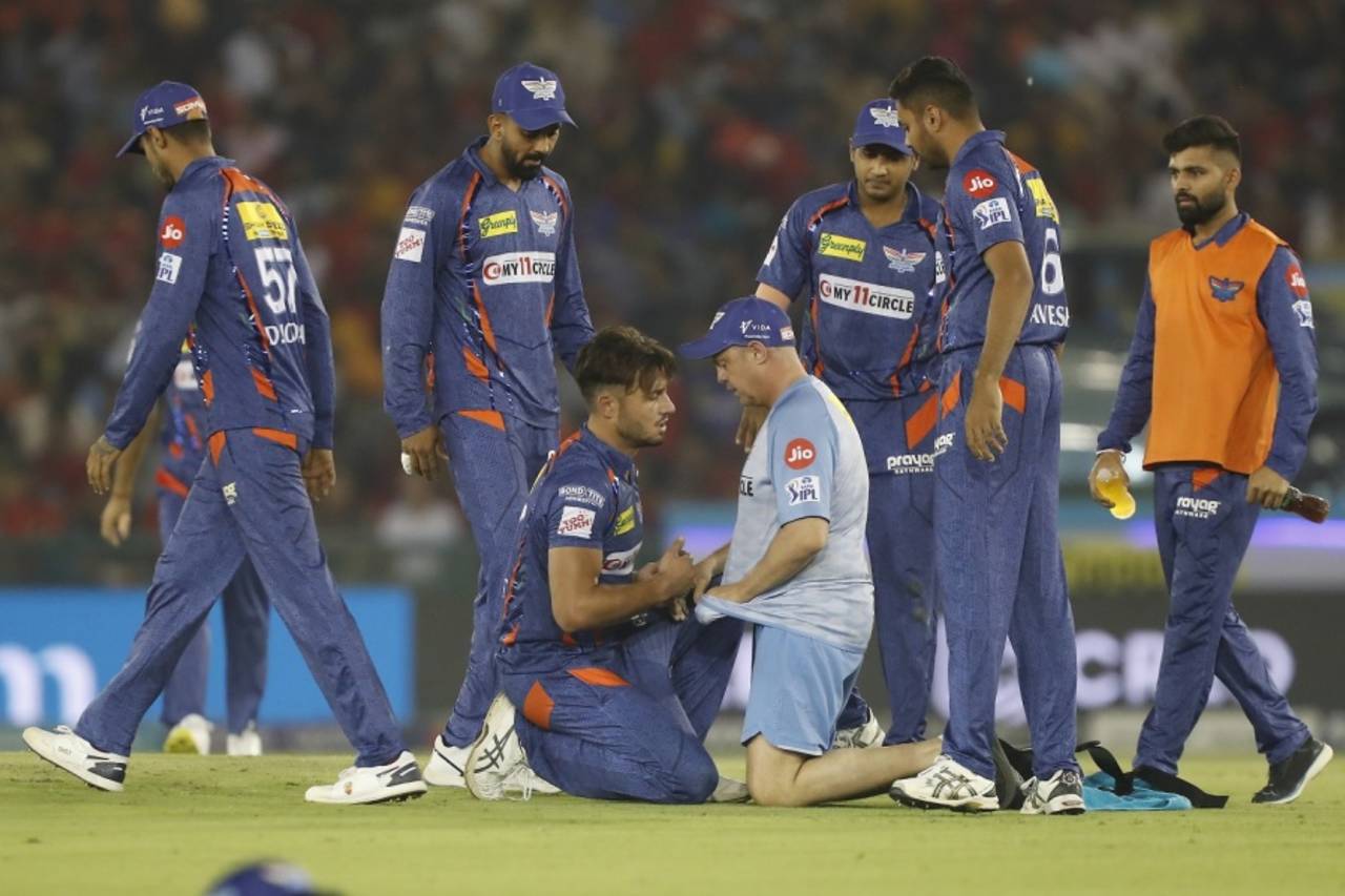 Marcus Stoinis was hit on the finger while trying to stop the ball in his follow-through, Punjab Kings vs Lucknow Super Giants, IPL, Mohali, April 28, 2023