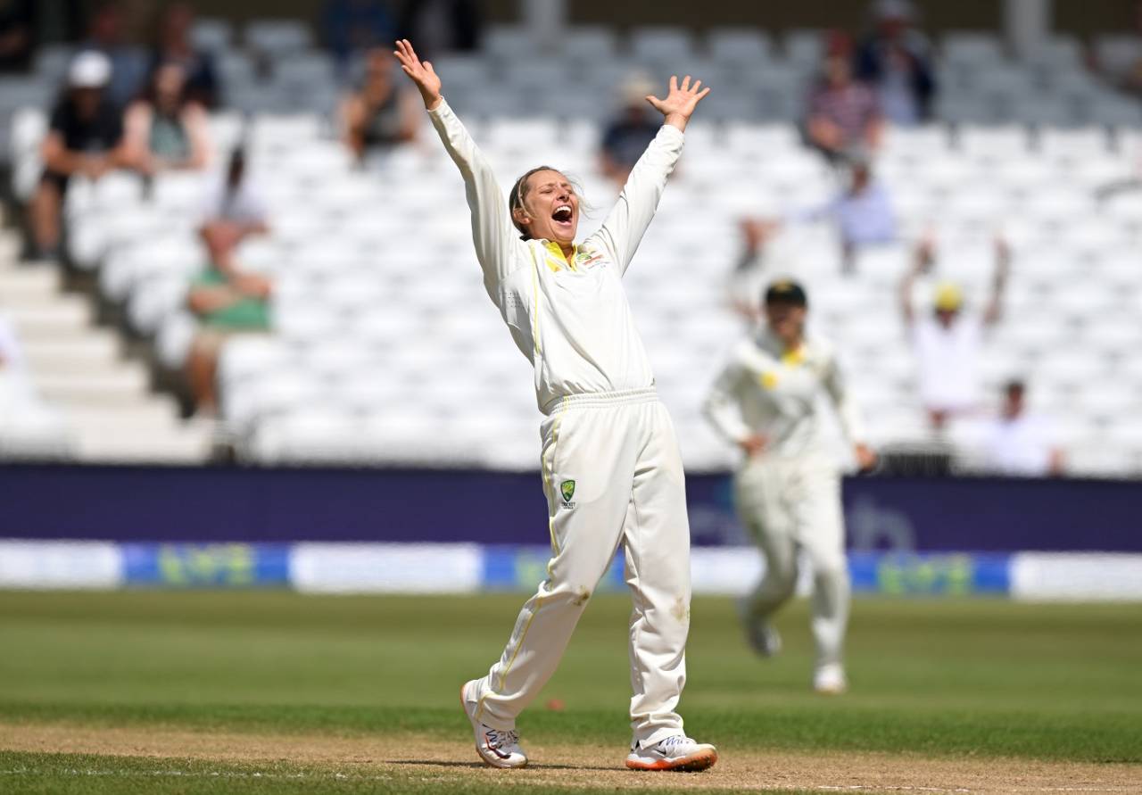 Ashleigh Gardner successfully appeals for lbw against Danni Wyatt, England vs Australia, Only Test, Women's Ashes, Nottingham, 5th day, June 26, 2023