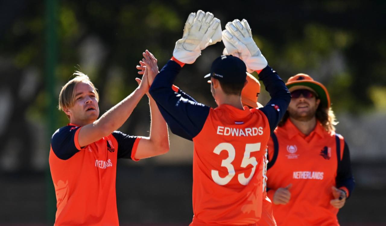 Bas de Leede picked up two wickets in his first three overs, Netherlands vs Scotland, ODI World Cup qualifier Super Six, Bulawayo, July 6, 2023