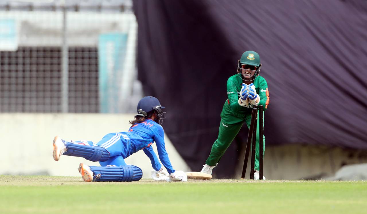 Nigar Sultana stumps Jemimah Rodrigues during the third T20I which Bangladesh won&nbsp;&nbsp;&bull;&nbsp;&nbsp;BCB