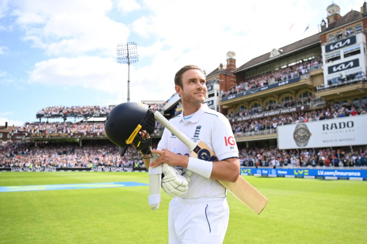 Stuart Broad walks out to bat for the final time in his Test career, England vs Australia, 5th men's Ashes Test, The Oval, 4th day, July 30, 2023