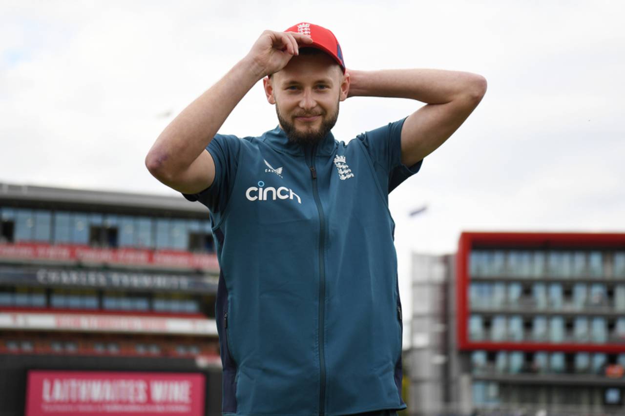 Gus Atkinson was handed his T20I cap, England vs New Zealand, 2nd T20I, Old Trafford, September 1, 2023