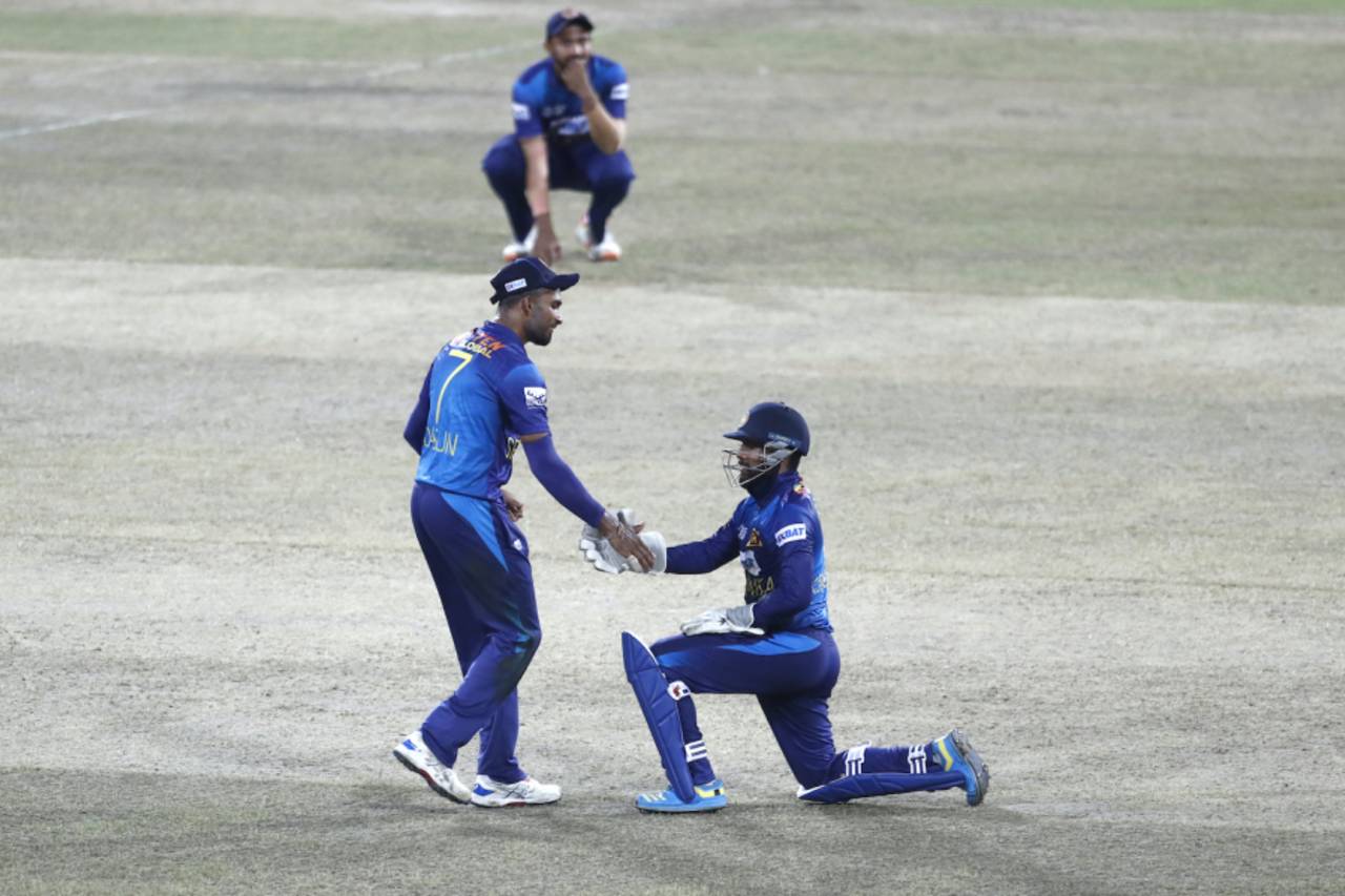 Dasun Shanaka helps Kusal Mendis up, Sri Lanka vs Bangladesh, Asia Cup, Pallekele, August 31, 2023
 