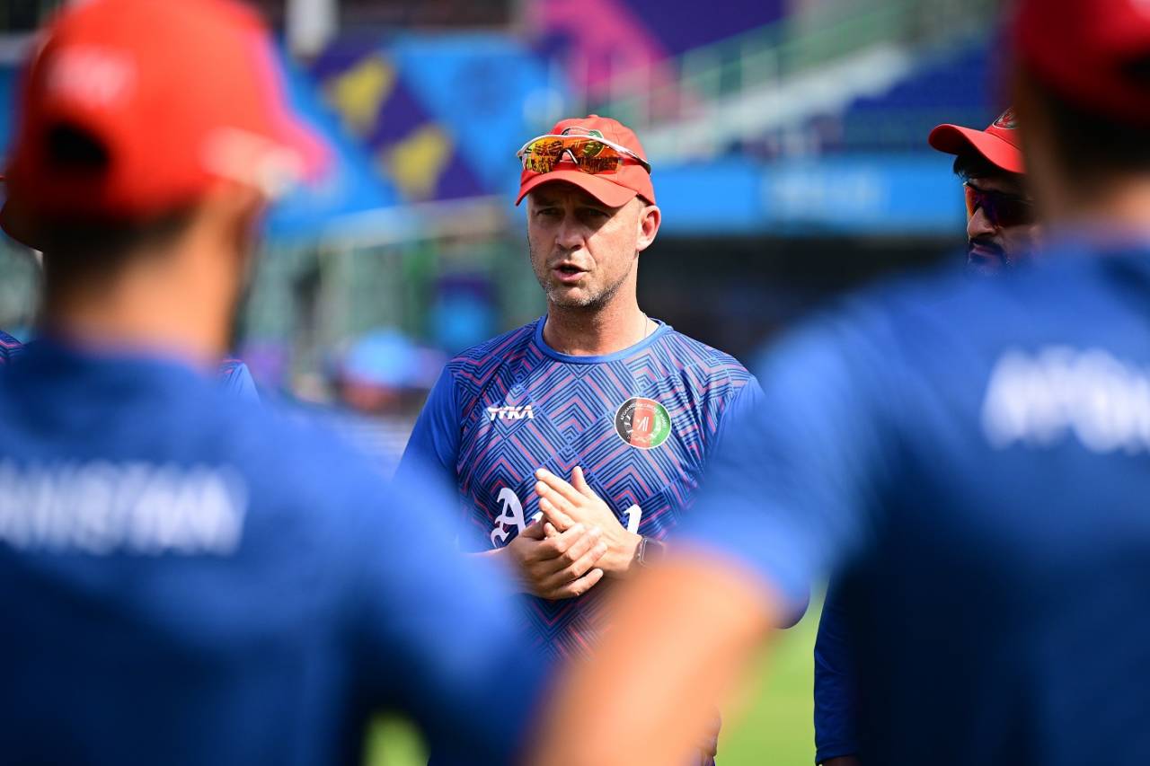 Jonathan Trott gives a pep talk before practice, Afghanistan vs India, ICC Men's World Cup 2023, Delhi, October 10, 2023