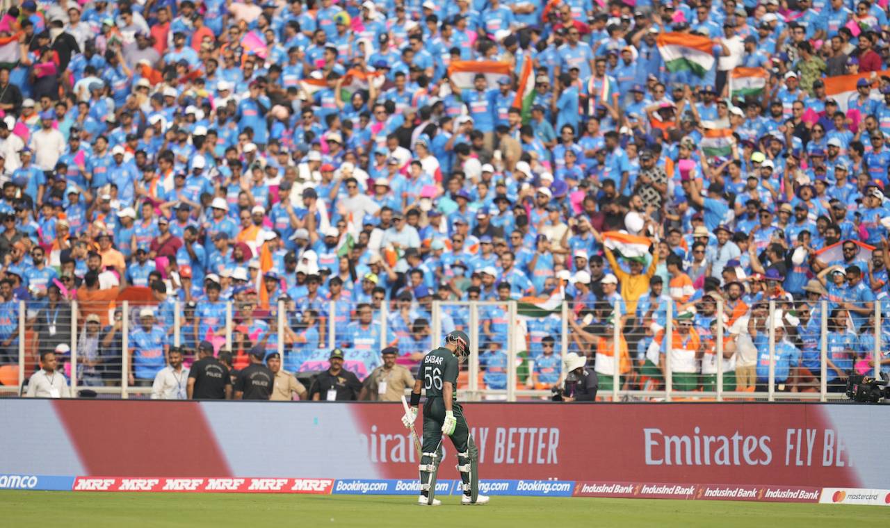Pakistan were playing in an environment like never before: in the middle of a raucous ocean of blue&nbsp;&nbsp;&bull;&nbsp;&nbsp;Associated Press