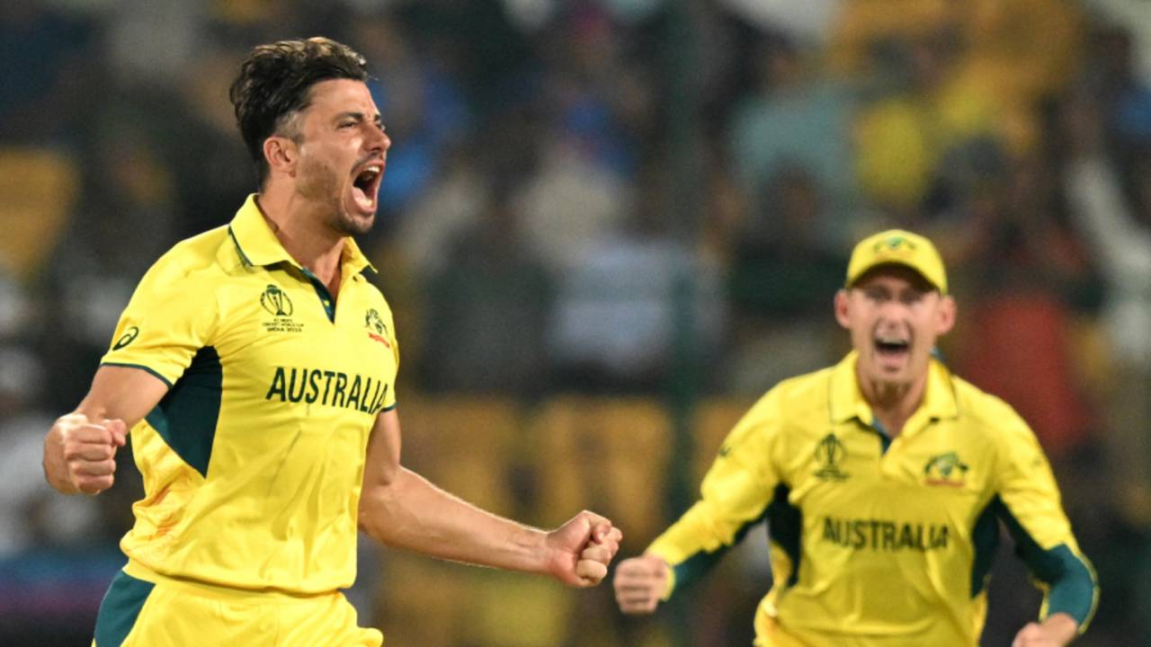 Marcus Stoinis struck first ball to break Pakistan's century opening stand