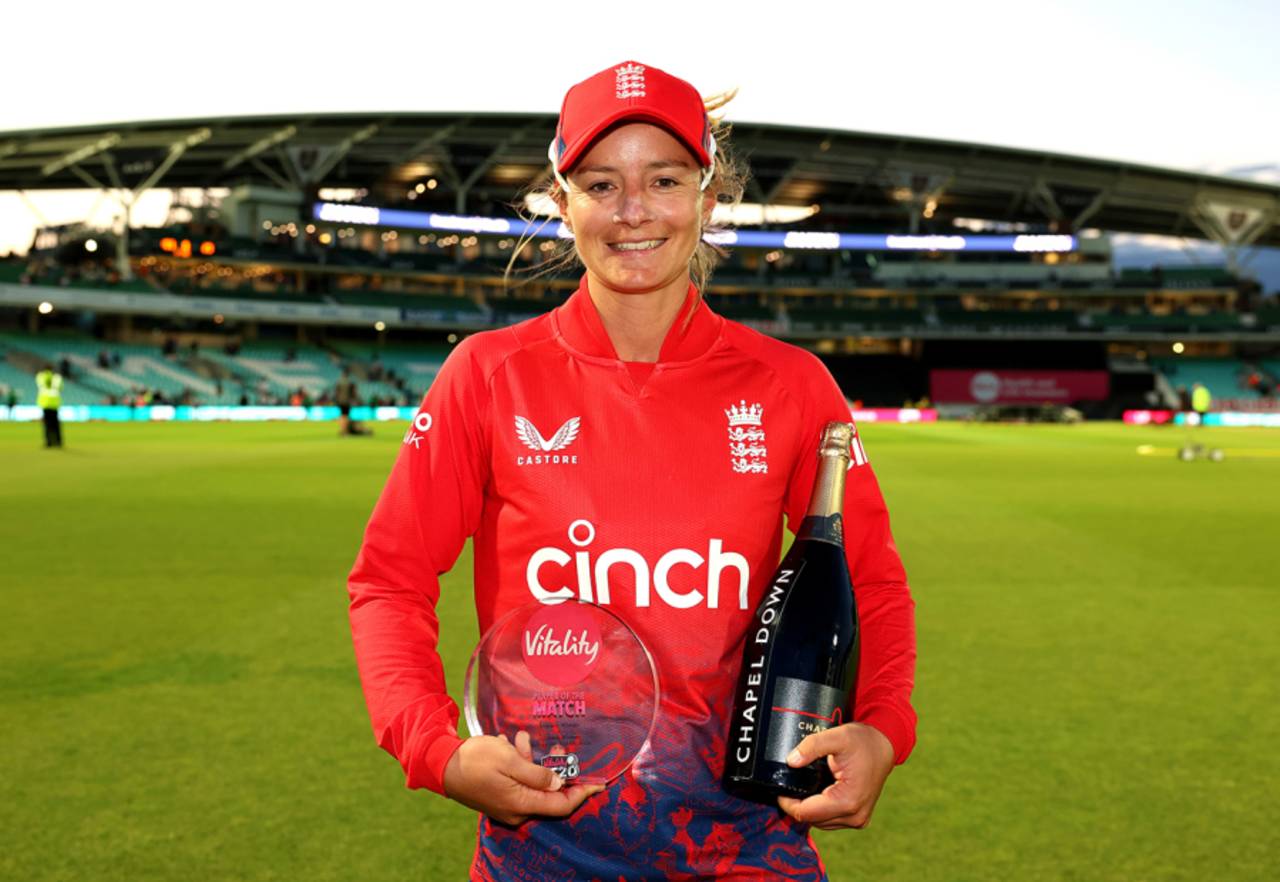 Danni Wyatt with the Player-of-the-Match trophy, England vs Australia, The Women's Ashes, The Kia Oval, 2nd T20I, July 5, 2023