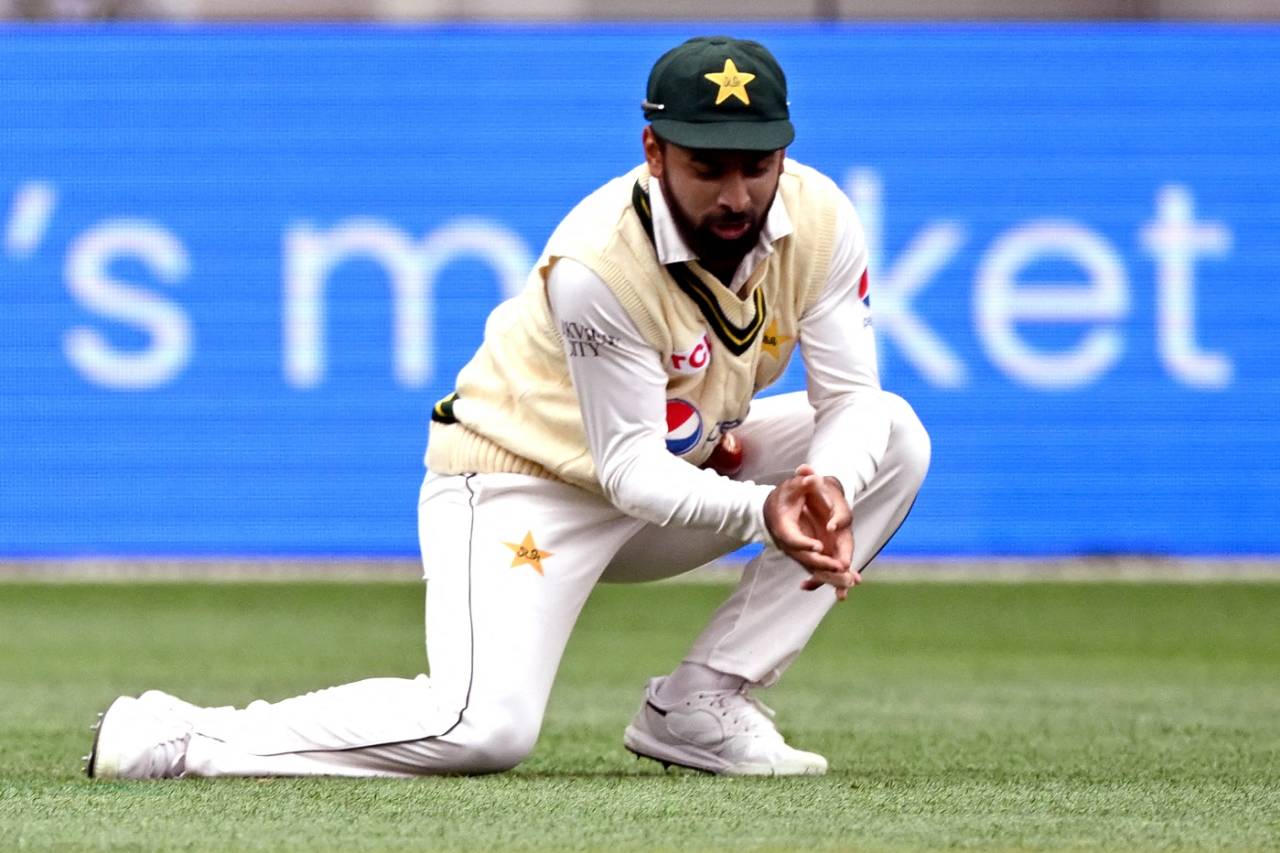 Abdullah Shafique dropped David Warner in the third over, Australia vs Pakistan, 2nd Test, day one, Melbourne, December 26, 2023