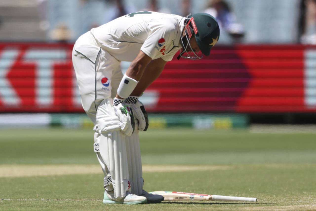 Shan Masood took a blow from Josh Hazelwood, Australia vs Pakistan, 2nd Test, MCG, 4th day, December 29, 2023