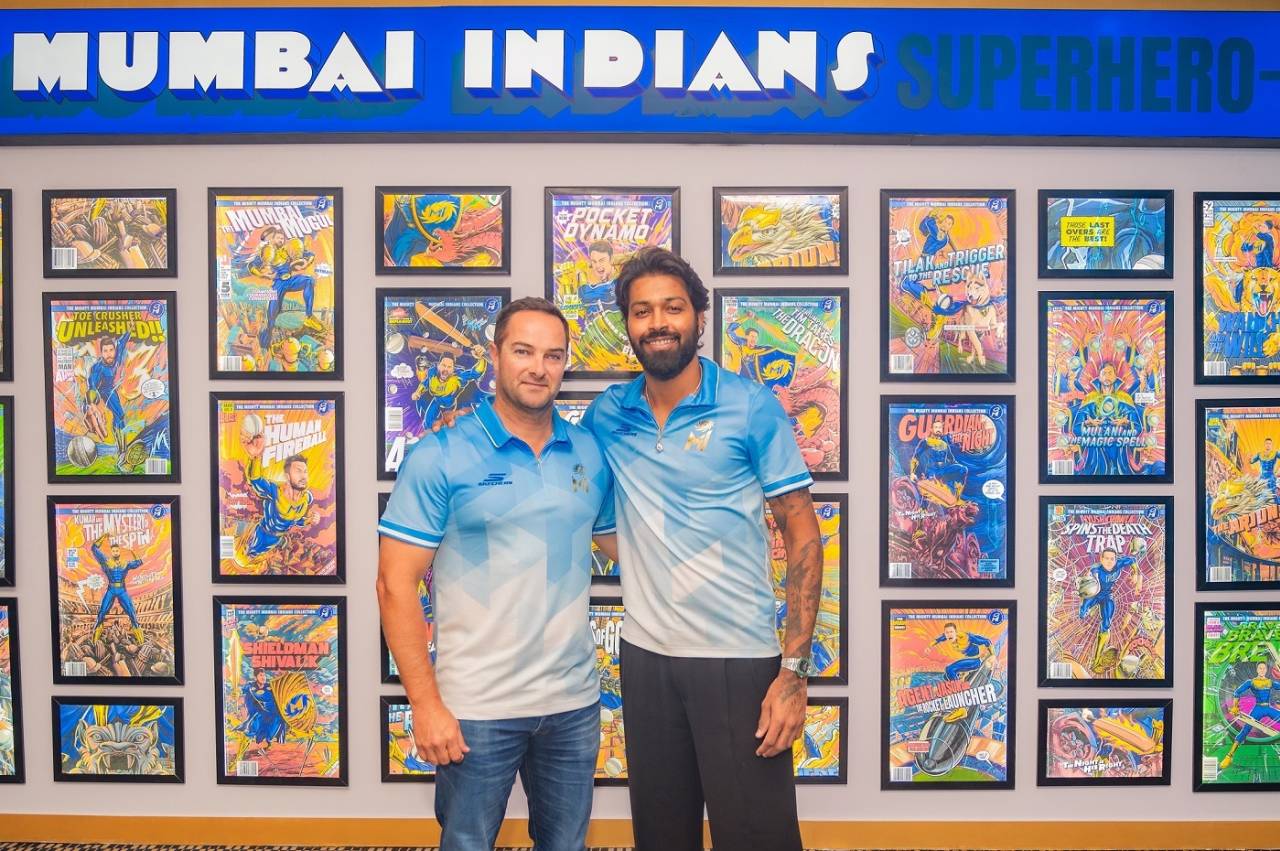 Head coach Mark Boucher and captain Hardik Pandya in the MI team room&nbsp;&nbsp;&bull;&nbsp;&nbsp;Mumbai Indians