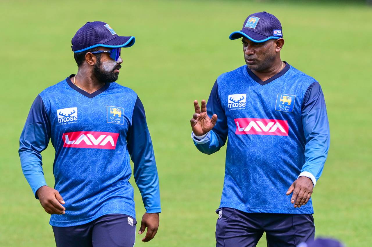 Sri Lanka's new T20I captain and coach, Charith Asalanka and Sanath Jayasuriya, have a chat, Pallekele, July 25, 2024