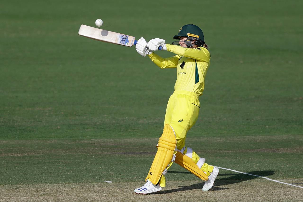 Katie Mack takes on the short ball, Australia A vs India, 2nd T20, Allan Border Field, August 9, 2024