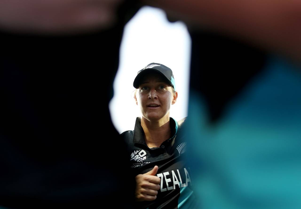Sophie Devine gives New Zealand a pep talk, Australia vs New Zealand, Group A, Women's T20 World Cup, Sharjah, October 8, 2024