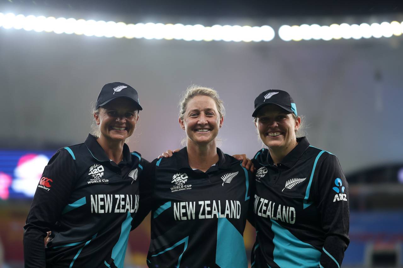 Suzie Bates, Sophie Devine and Lea Tahuhu are all smiles after New Zealand's big win, New Zealand vs Pakistan, Women's T20 World Cup, Dubai, October 14, 2024