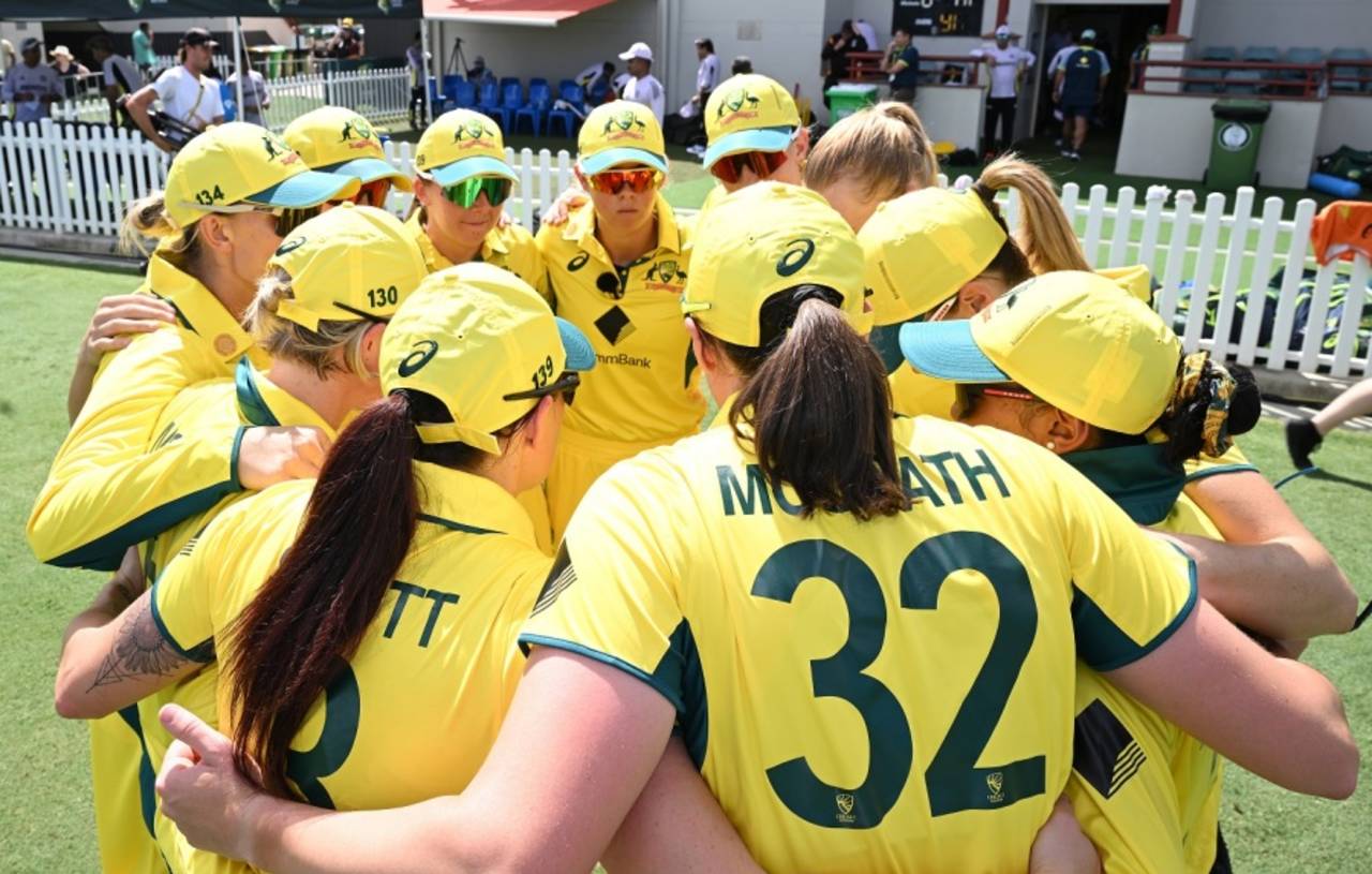 Australia are in a huddle ahead of the match, Australia vs India, 1st women's ODI, Brisbane, December 5, 2024