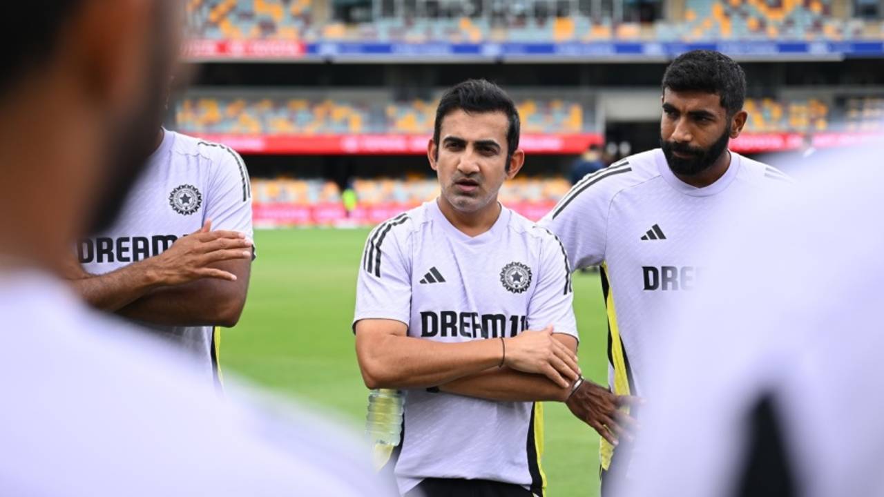Gautam Gambhir addresses the Indian huddle, Australia vs India, 3rd Test, Brisbane, 5th day, December 18, 2024