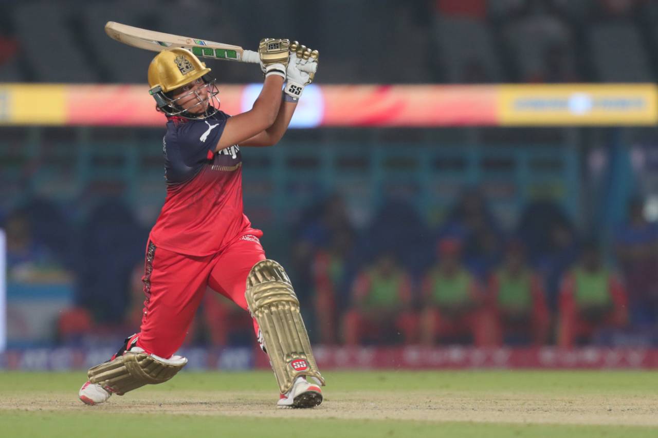 Richa Ghosh smacked four fours and a six off one Ashleigh Gardner over, Gujarat Giants vs Royal Challengers Bangalore, WPL 2025, Vadodara, February 14, 2025