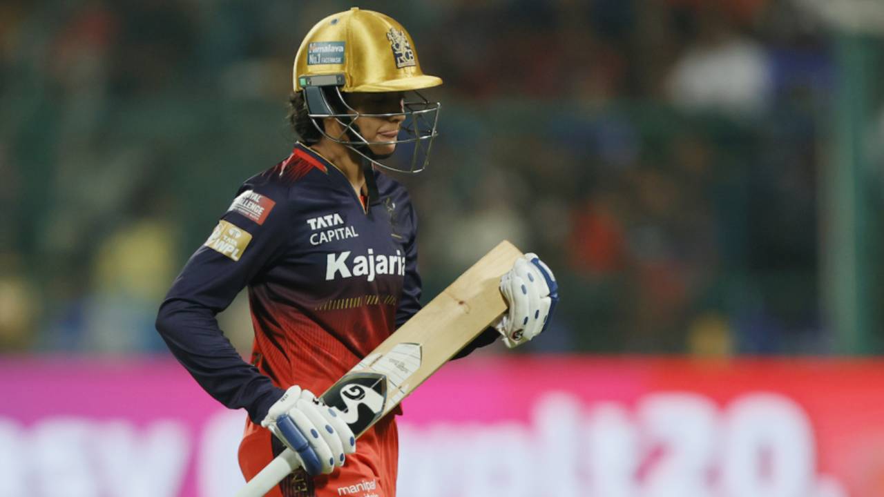 Smriti Mandhana walks back after a 20-ball 10, Royal Challengers Bengaluru vs Gujarat Giants, WPL 2025, Bengaluru, February 27, 2025