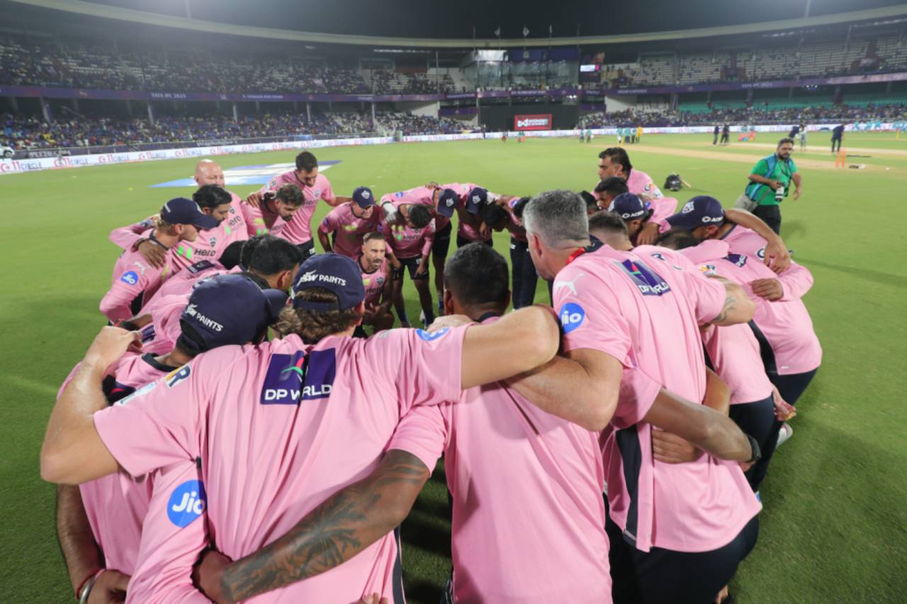 Faf du Plessis led the pre-match team huddle, Delhi Capitals vs Lucknow Super Giants, IPL 2025, Visakhapatnam, March 24, 2025