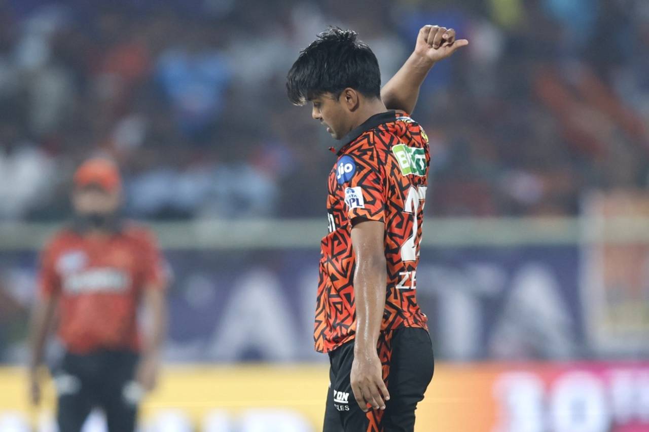 Zeeshan Ansari dismissed Jake Fraser-McGurk caught and bowled, Delhi Capitals vs Sunrisers Hyderabad, Visakhapatnam, IPL 2025, March 30, 2025