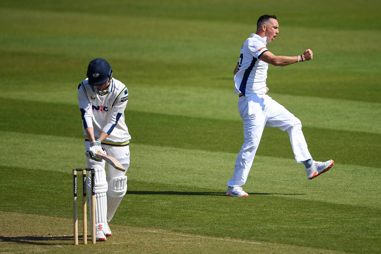 Kyle Abbott celebrates the dismissal off George Hill, Hampshire vs Yorkshire, County Championship, Division One, Utilita Bowl, April 4, 2025