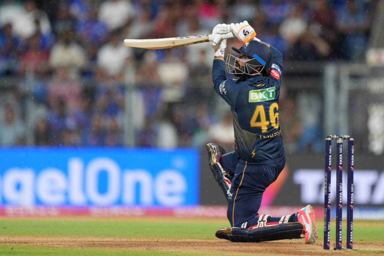 Rahul Tewatia lofts it on the off side, Mumbai Indians vs Gujarat Titans, IPL, Mumbai, May 6, 2025
