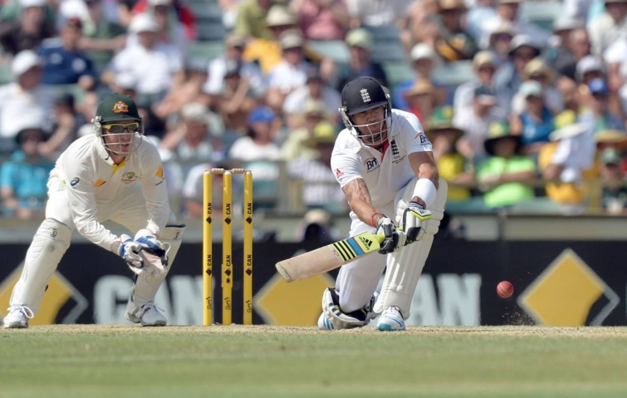 Kevin Pietersen sweeps Nathan Lyon, Australia vs England, Test, Perth, 4th day, December 16, 2013